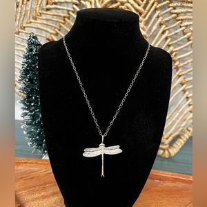 Sterling silver 925 Beautiful vintage Dragonfly pendant and chain 17.5 in long
